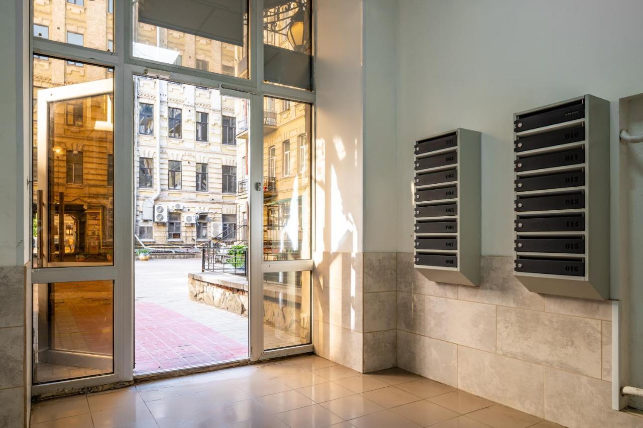 Theatre Boutique Apartments Kiev Bagian luar foto